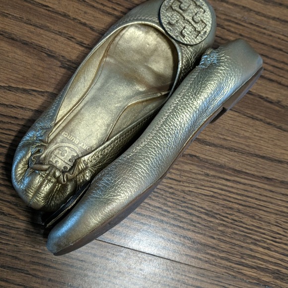 Tory Burch Gold Metallic Leather Flats 7 - Picture 7 of 14